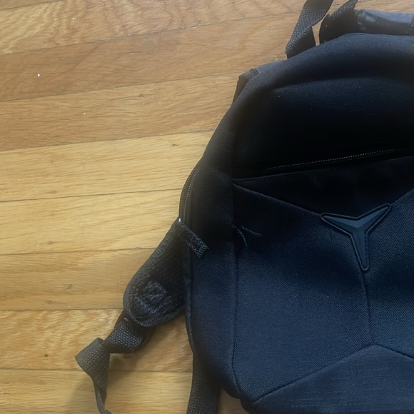 Protege black back pack. - Picture 9 of 9